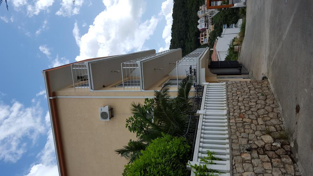 Kapriz Apartments Utjeha Exterior foto
